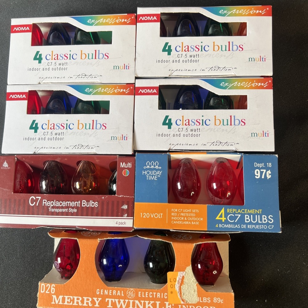 28 NOS Holiday C-7 Replacement Bulbs In Multi-Colors 7 Packs Of 4